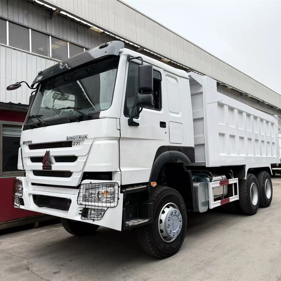 Truk Sampah HOWO Putih